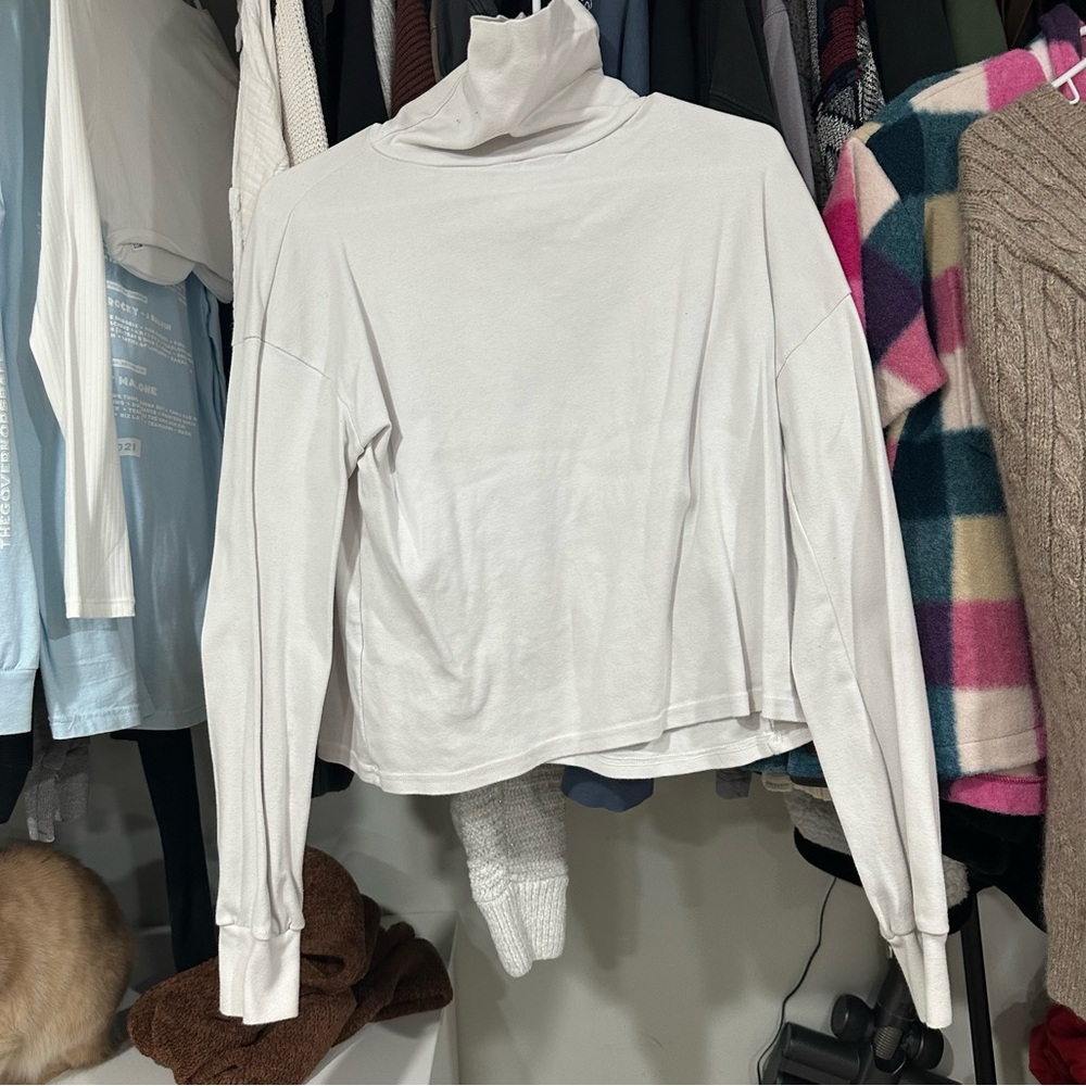 barely worn brandy melville turtle neck